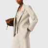Anzugjacke mit Brosche Anzugjacke mit Brosche