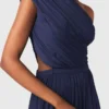 Asymmetrisches Maxikleid mit Falten