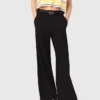 Ausgestellte Hose