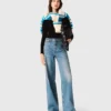 Ausgestellte Jeans mit Kette Ausgestellte Jeans mit Kette
