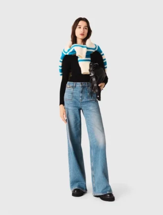 Ausgestellte Jeans mit Kette