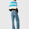 Ausgestellte Jeans mit Kette Ausgestellte Jeans mit Kette