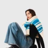 Ausgestellte Jeans mit Kette Ausgestellte Jeans mit Kette