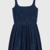Ausgestelltes besticktes Jeanskleid
