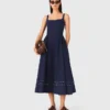 Ausgestelltes Midikleid