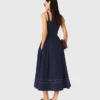 Ausgestelltes Midikleid