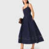 Ausgestelltes Midikleid