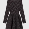 Ausgestelltes Minikleid aus Samt