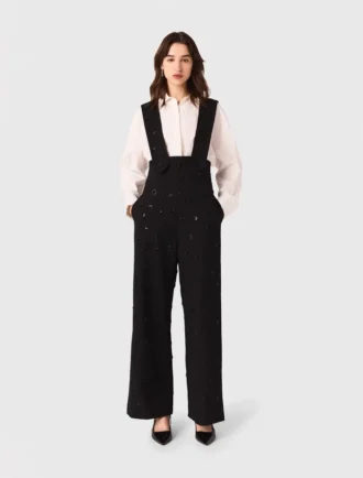 Bestickte Hose mit Hosenträgern