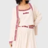Bestickte, lange Strickjacke Bestickte, lange Strickjacke