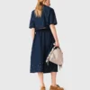 Besticktes, verkürztes Jeanshemd Besticktes, verkürztes Jeanshemd