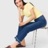 Bootcut-Jeans mit Perlenverzierung Bootcut-Jeans mit Perlenverzierung