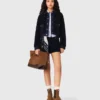 Bouclé- und Jeansjacke