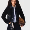 Bouclé- und Jeansjacke