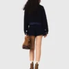 Bouclé- und Jeansjacke