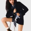 Bouclé- und Jeansjacke