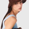 Bunter Bucket-Hut aus natürlicher Raffia Bunter Bucket-Hut aus natürlicher Raffia
