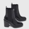 Chelsea-Stiefel aus Leder mit Absatz Chelsea-Stiefel aus Leder mit Absatz