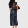 Fließendes, gemustertes Maxikleid