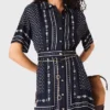 Fließendes, gemustertes Maxikleid