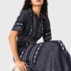 Fließendes, gemustertes Maxikleid