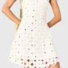 Gespiegeltes Häkelkleid