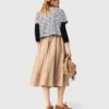 Gestreiftes T-Shirt mit Strassblume Gestreiftes T-Shirt mit Strassblume