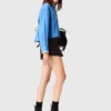 Hemd mit abnehmbarem Schmuck Hemd mit abnehmbarem Schmuck
