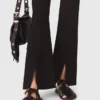 Hose mit Schlitz