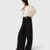 Hose mit weitem Bein Hose mit weitem Bein