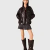 Jacke aus geknittertem Kunstleder Jacke aus geknittertem Kunstleder