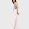 Jeans mit hoher Taille und weitem Bein Jeans mit hoher Taille und weitem Bein