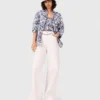 Jeans mit hoher Taille und weitem Bein Jeans mit hoher Taille und weitem Bein