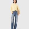 Jeans mit Kettengürtel Jeans mit Kettengürtel