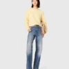 Jeans mit Kettengürtel Jeans mit Kettengürtel