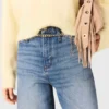 Jeans mit Kettengürtel Jeans mit Kettengürtel
