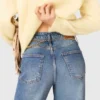 Jeans mit Kettengürtel Jeans mit Kettengürtel