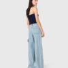 Jeans mit weitem Bein und Strasssteinen