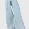 Jeans mit weitem Bein und Strasssteinen