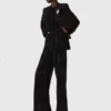 Jeans mit weitem Bein und Strasssteinen Jeans mit weitem Bein und Strasssteinen
