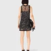 Kleid mit Blumenstickerei und Pailletten Kleid mit Blumenstickerei und Pailletten