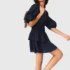 Kleid mit Rüschen und Strasssteinen