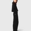 Kurze Jacke mit abnehmbarem Pelzkragen Kurze Jacke mit abnehmbarem Pelzkragen