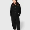 Kurze Jacke mit abnehmbarem Pelzkragen Kurze Jacke mit abnehmbarem Pelzkragen