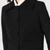 Kurze Jacke mit abnehmbarem Pelzkragen Kurze Jacke mit abnehmbarem Pelzkragen