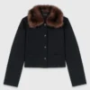 Kurze Jacke mit abnehmbarem Pelzkragen Kurze Jacke mit abnehmbarem Pelzkragen