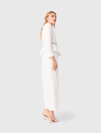 Kurze Jacke mit verziertem Gürtel