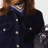 Kurze Samtjacke