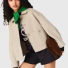 Kurze Wolljacke mit Falten am Rücken