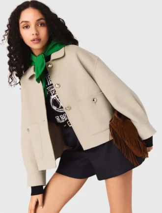 Kurze Wolljacke mit Falten am Rücken